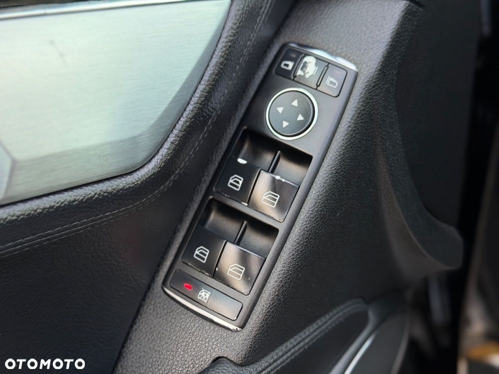 Mercedes-Benz Klasa C 220 CDI DPF Automatik Avantgarde - 33