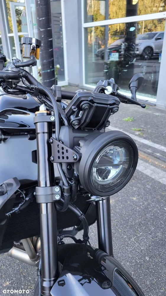 Yamaha XSR - 9