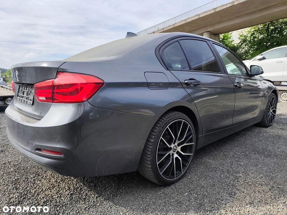 BMW Seria 3 330d xDrive Luxury Line - 26