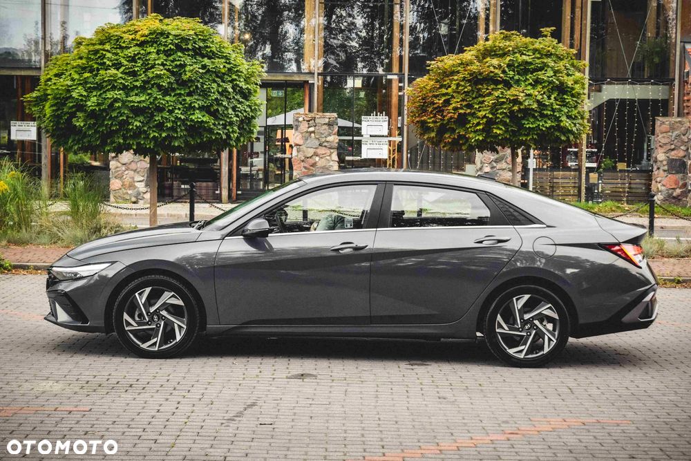 Hyundai Elantra 1.6 Executive - 10