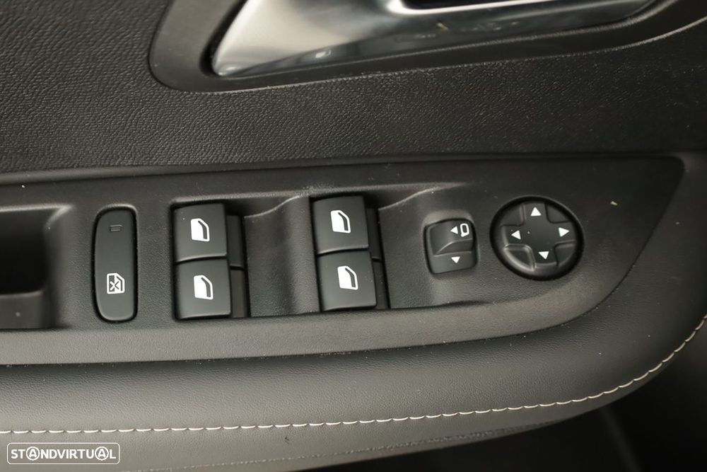 Peugeot e-208 51 kWh Allure - 21