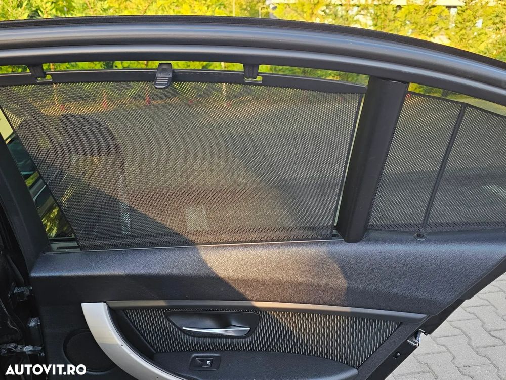 BMW Seria 3 328i xDrive - 15