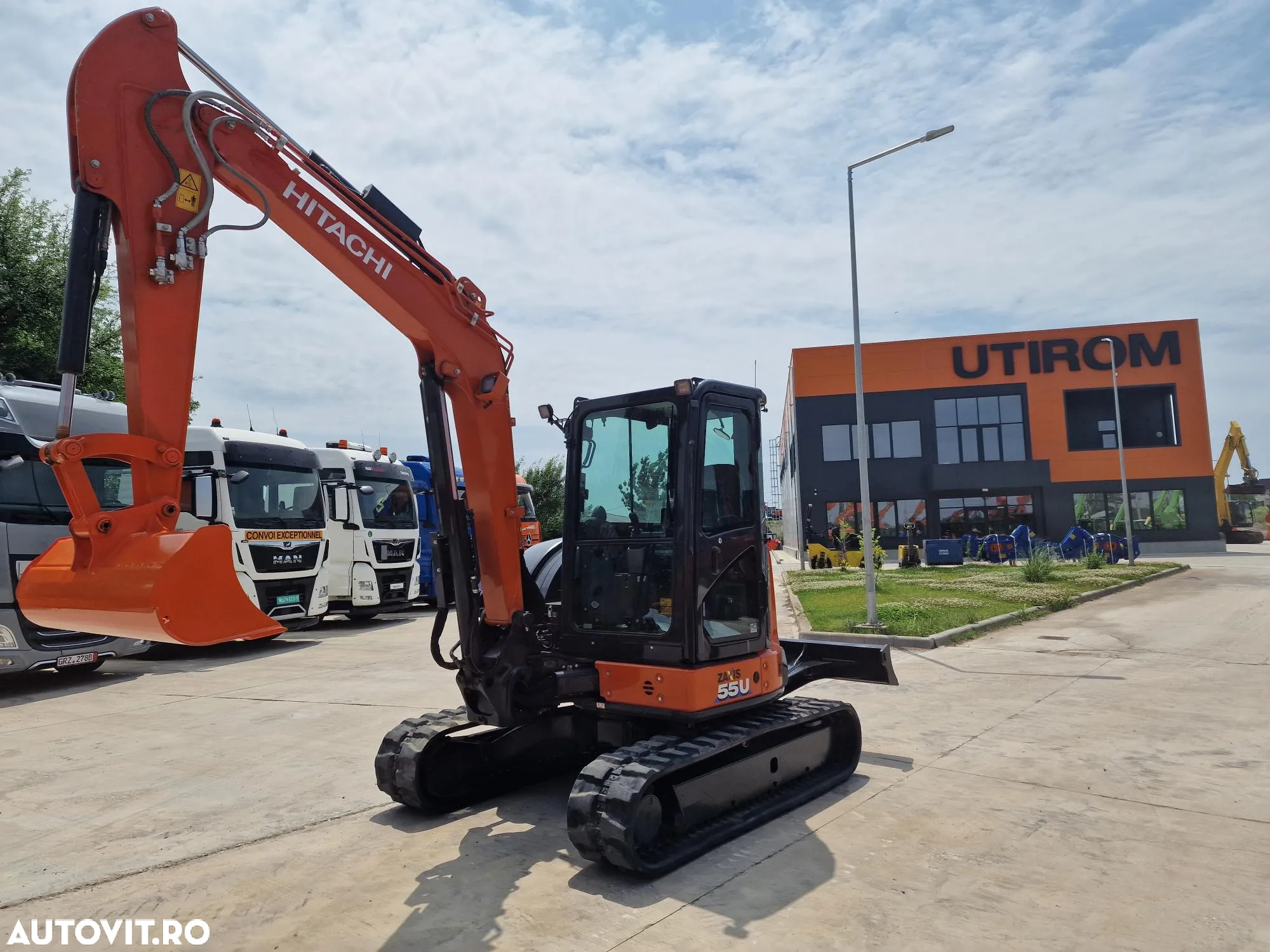 Hitachi ZX55, 5,5 tone, Cupa excavare+cupa taluz, inst picon, AC, Senile 90% ok, Computer de bord in limba romana, CA NOU, posibilitate leasing 4 ani-PROMOTIE 57900 EUR+Tva - 23