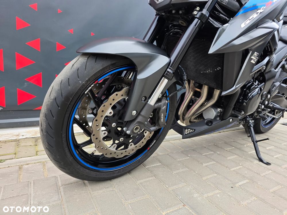 Suzuki GSX - 14