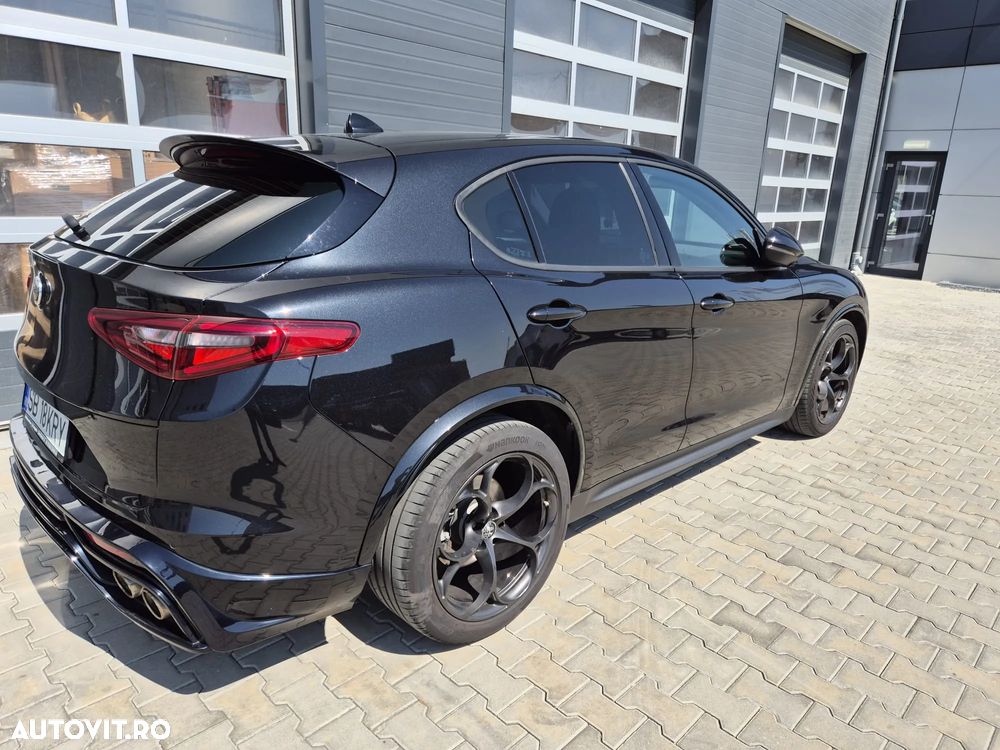 Alfa Romeo Stelvio - 11