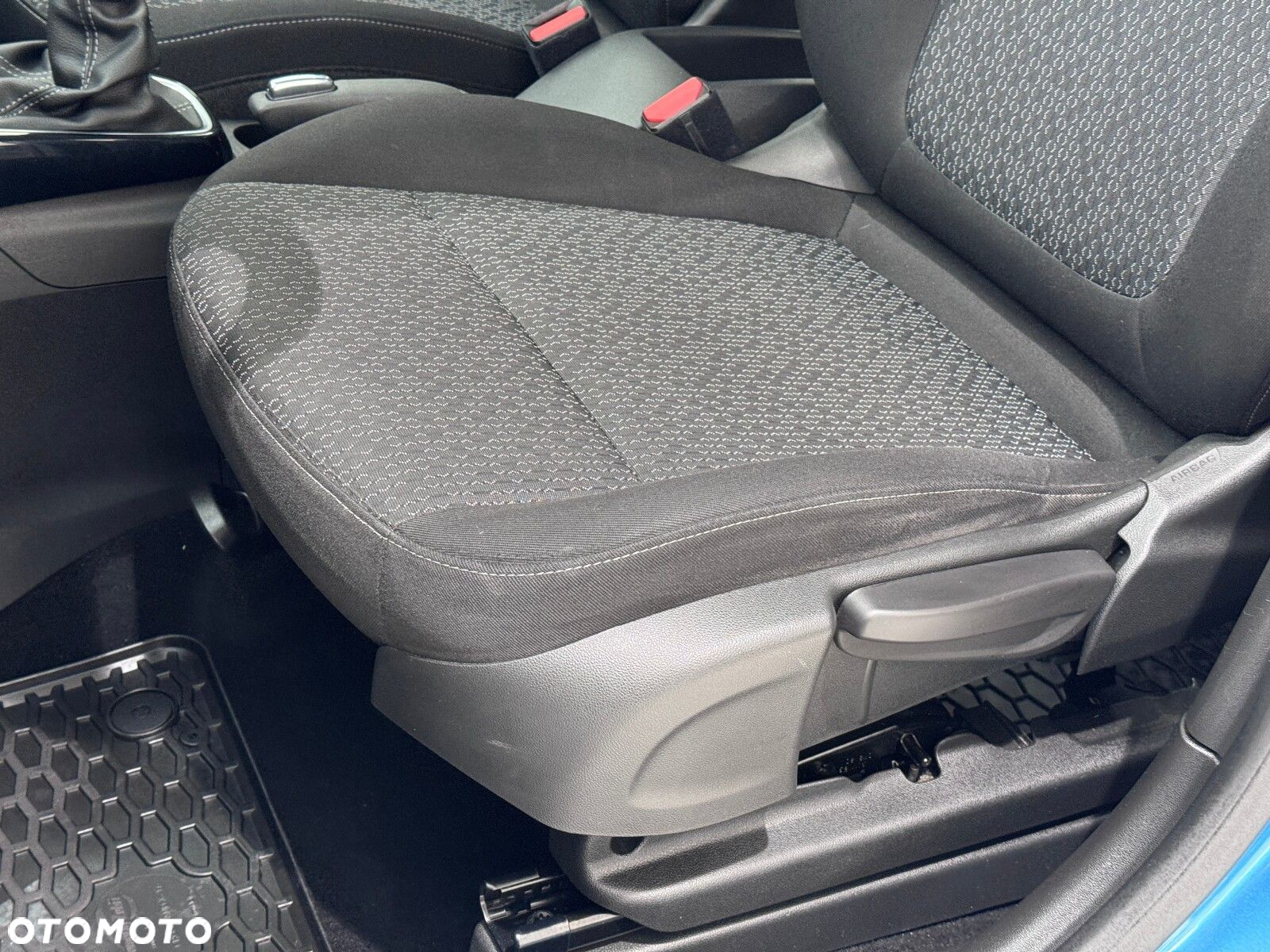 Opel Crossland X - 11