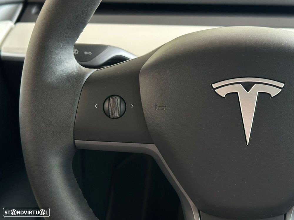 Tesla Model Y Standard RWD - 18