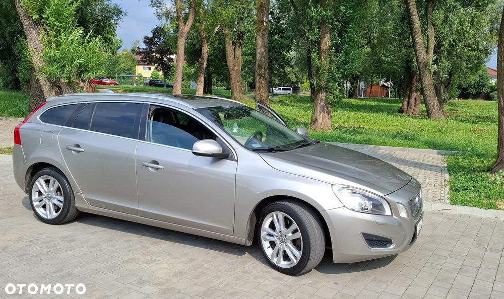 Volvo V60 D3 Geartronic R-Design - 1