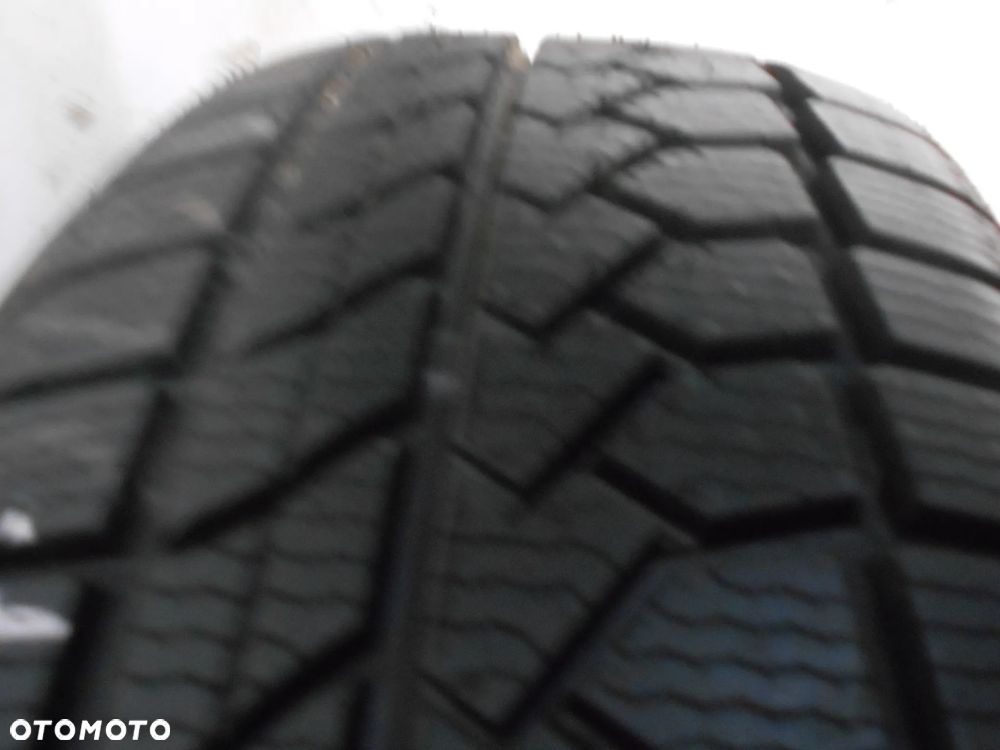 OPONA POJEDYNKA 205/55R17 GOODRIDE ZUPERSNOW Z507 DOT 2524 8.2MM - 2
