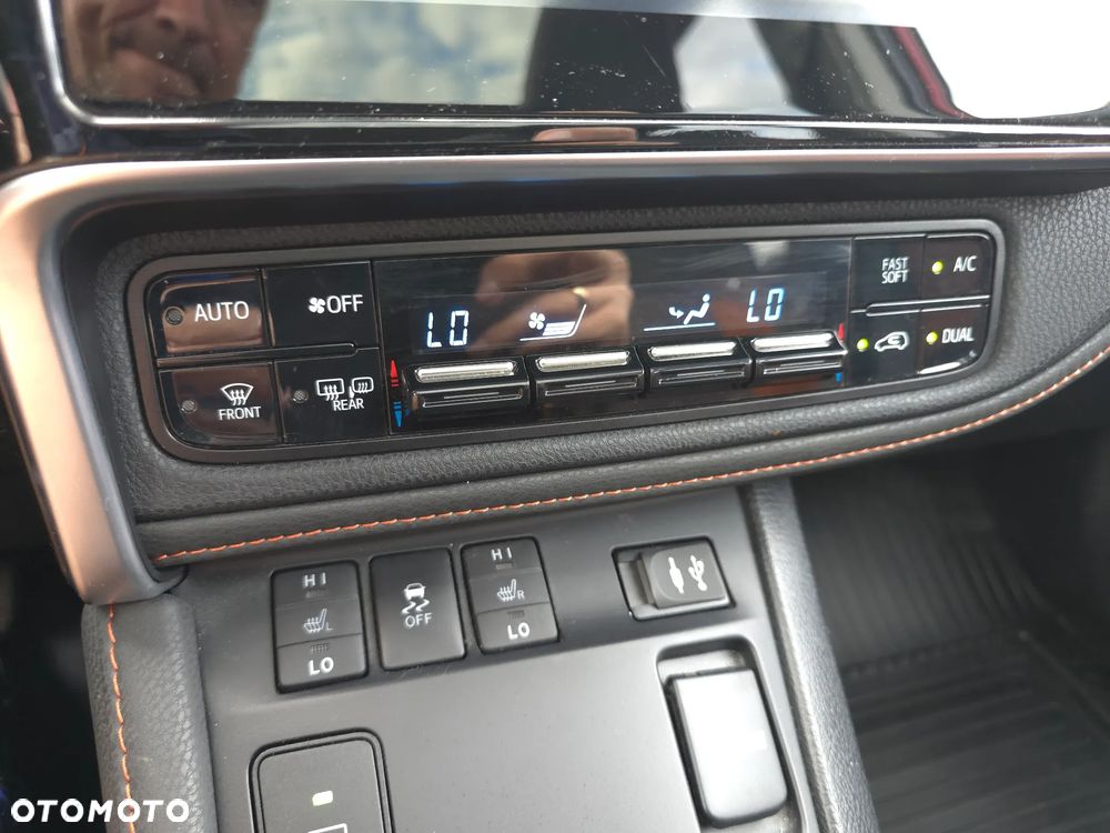Toyota Auris Hybrid 135 Prestige - 29