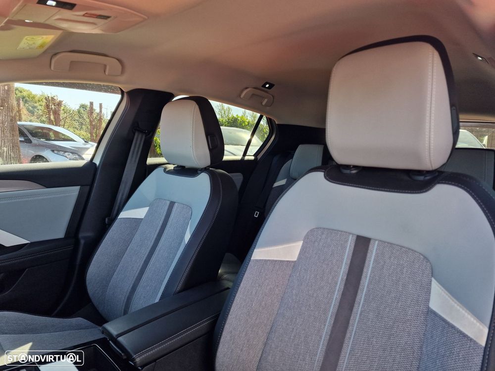 Opel Astra 1.2 T Elegance Aut. - 10