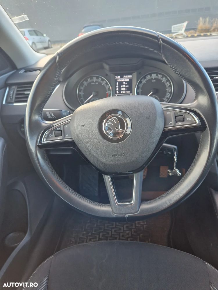 Skoda Octavia 1.6 TDI DSG Ambition - 10