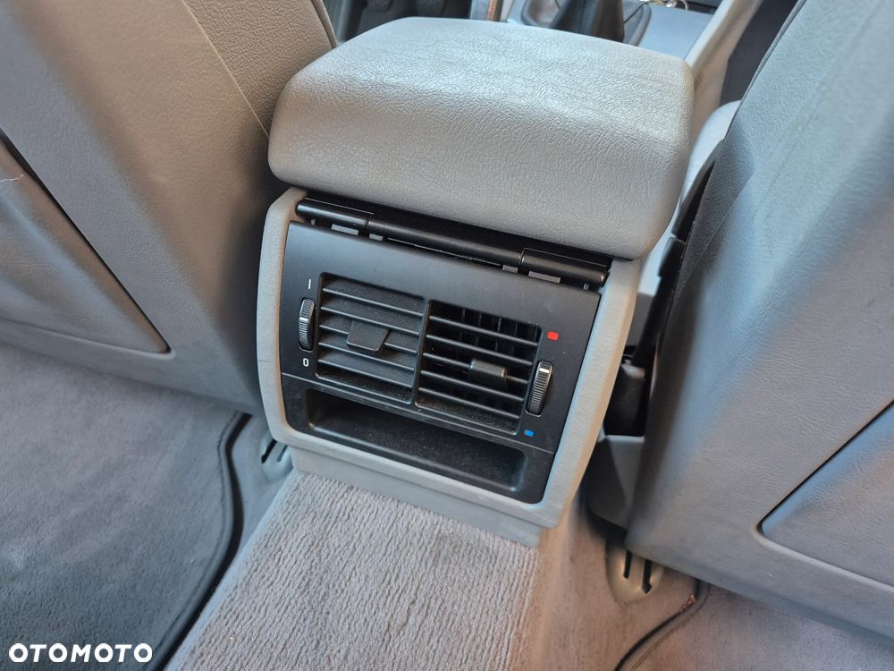 BMW Seria 5 520i - 23