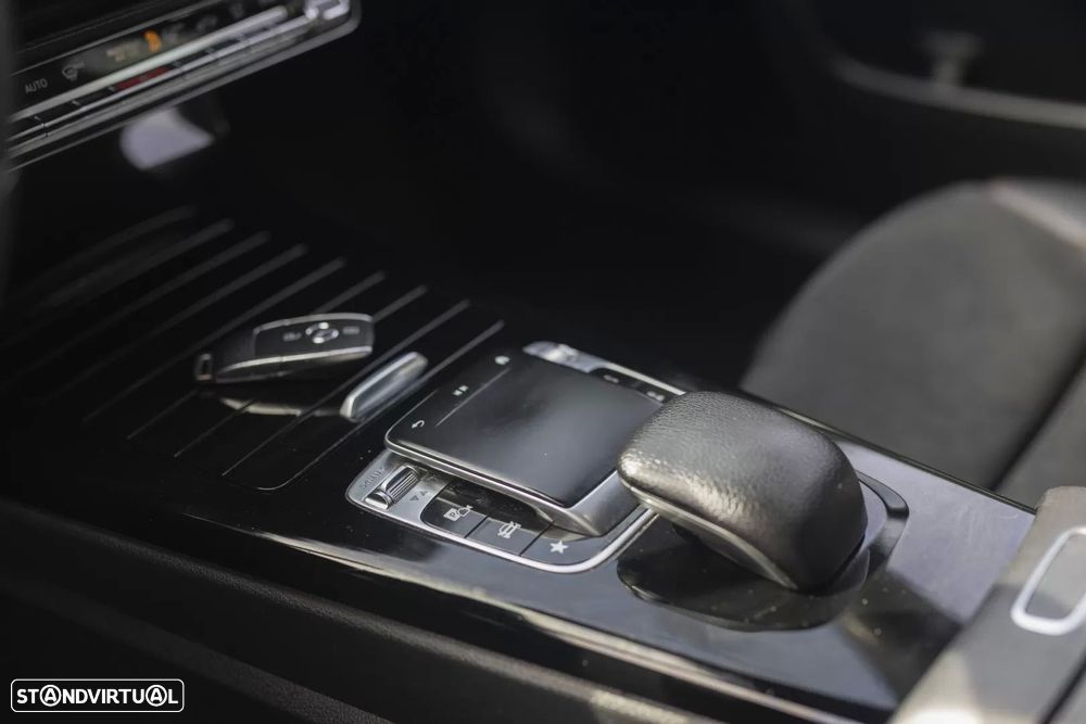 Mercedes-Benz A 250 7G-DCT AMG Line - 19