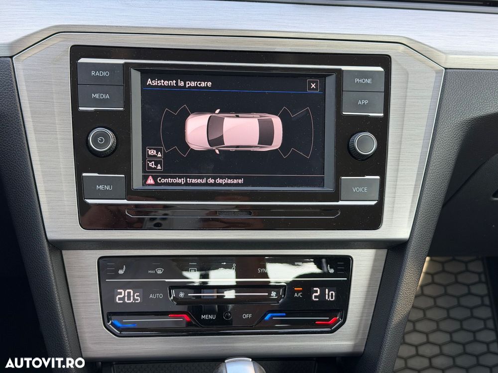 Volkswagen Passat 2.0 TDI DSG Trendline - 10