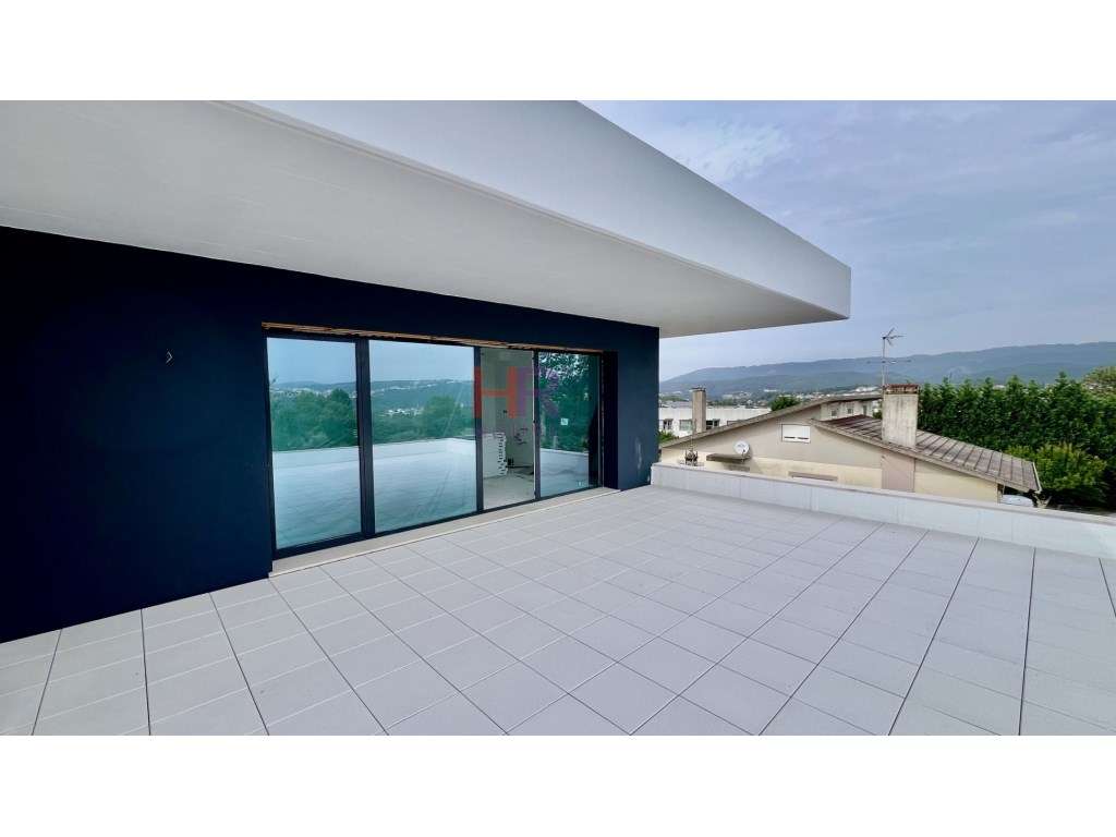 Vende-se T2 Ultimo andar - Terraço panorâmico - Grande imagem: 4/19