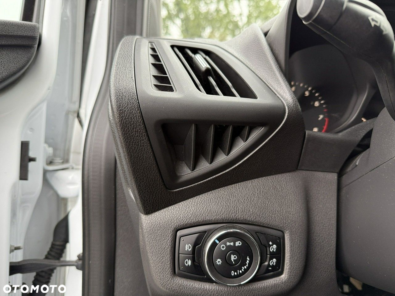 Ford Transit Connect - 12
