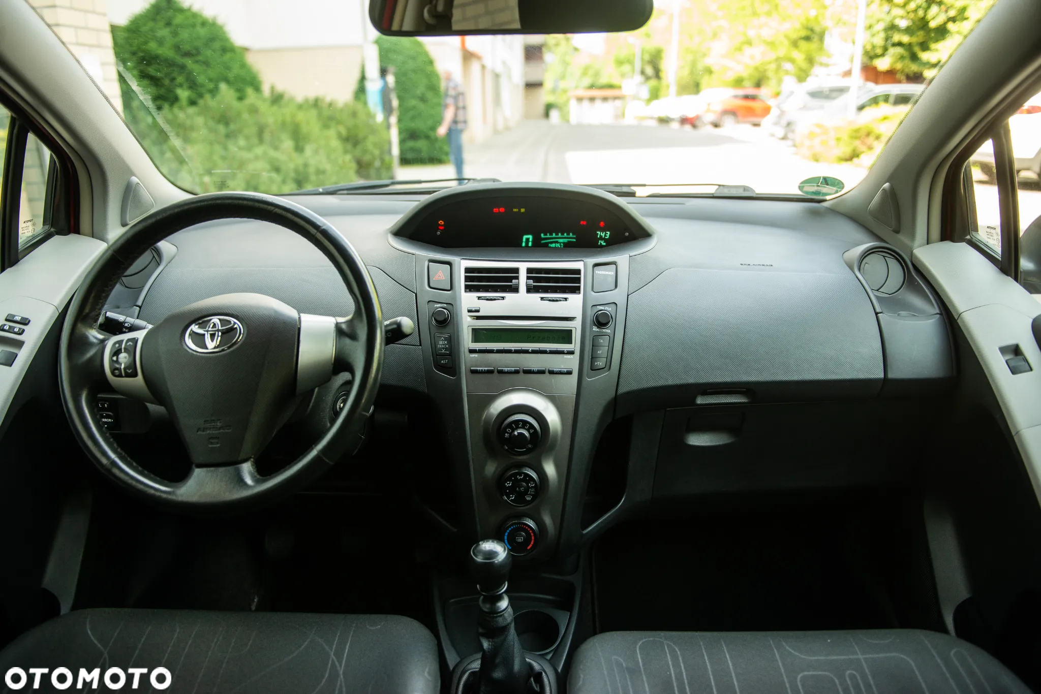 Toyota Yaris 1.33 VVT-i Executive - 26