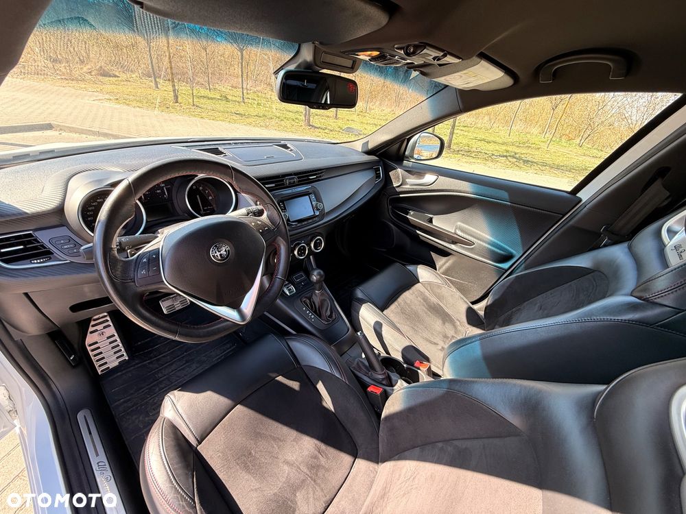 Alfa Romeo Giulietta 1750 TBi Veloce TCT - 11