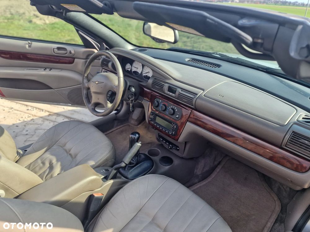 Chrysler Stratus - 19