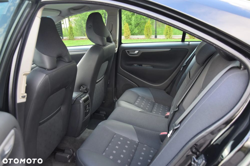 Volvo S60 2.5 T Kinetic - 6