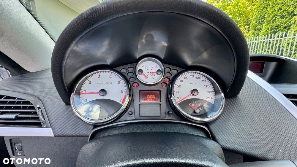 Peugeot 207 CC 1.6 Intense - 23