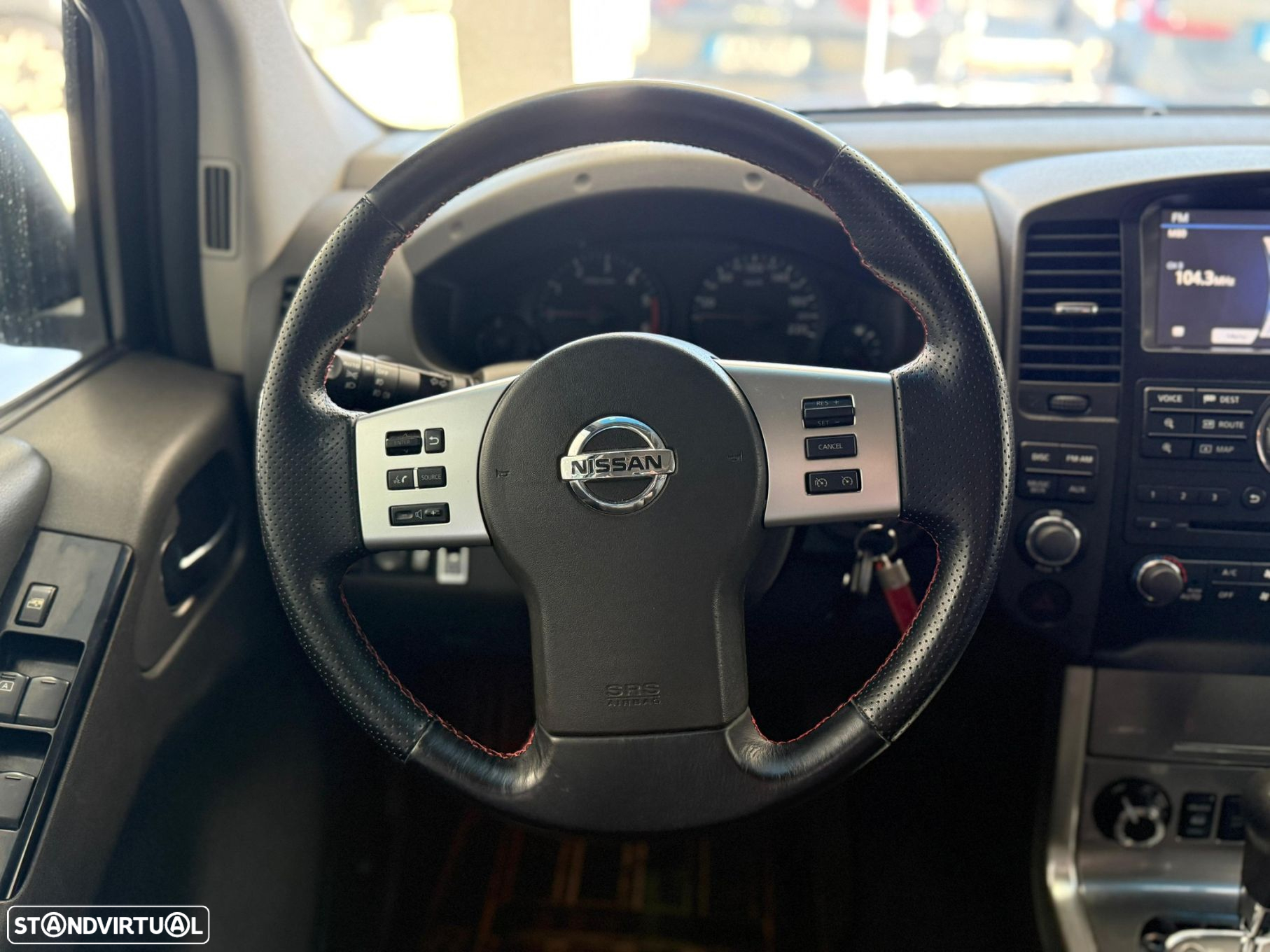 Nissan Navara 2.5 dCi CD LE Hi-Tech +P.Premium AT 4WD - 9