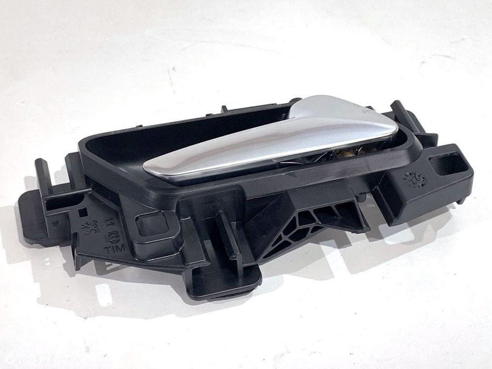 KLAMKA WEWNĘTRZNA PRAWY PRZÓD  PEUGEOT 308 SW III (FC_, FJ_, FR_, F4_) 2021 - 2022 PureTech 130 - 2