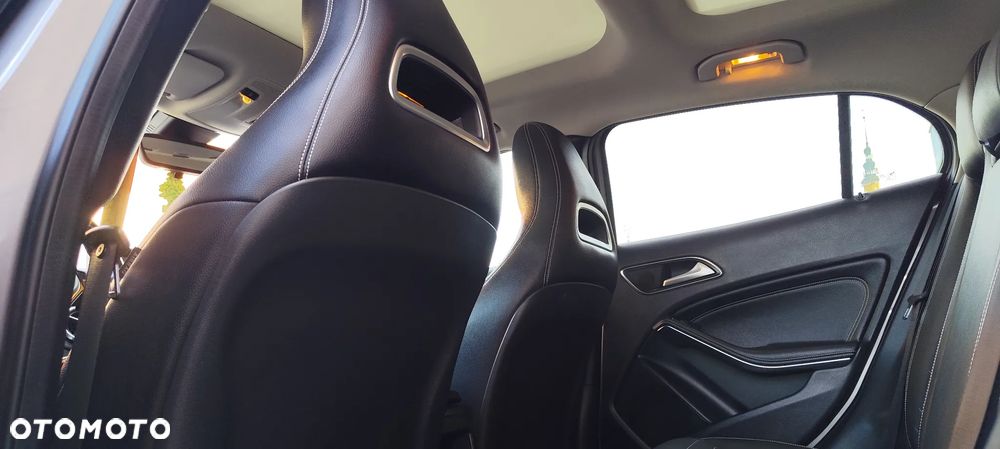 Mercedes-Benz GLA - 32