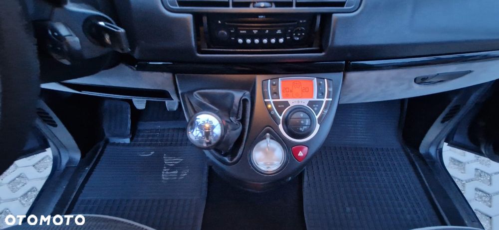 Citroën C8 2.0 16V Confort - 16