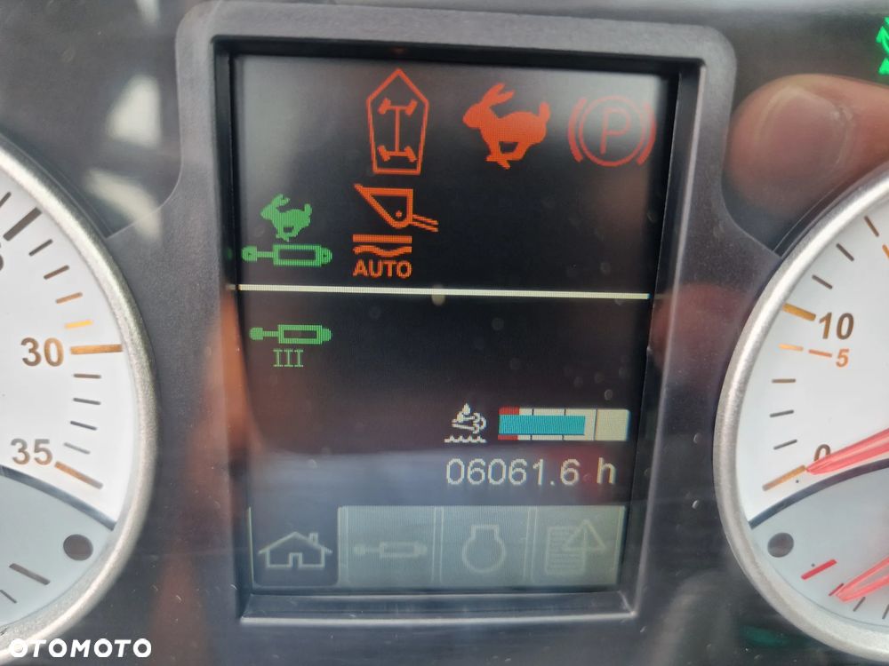 Claas SCORPION 732 - 13