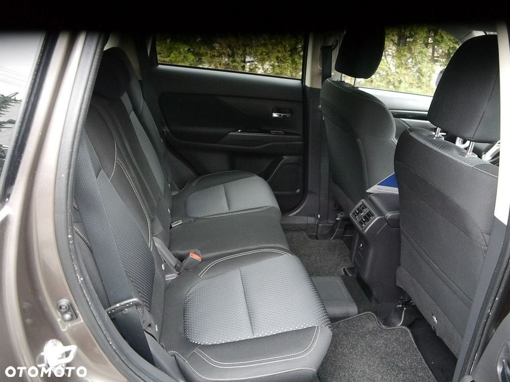 Mitsubishi Outlander - 31