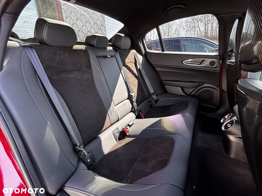 Alfa Romeo Giulia - 16