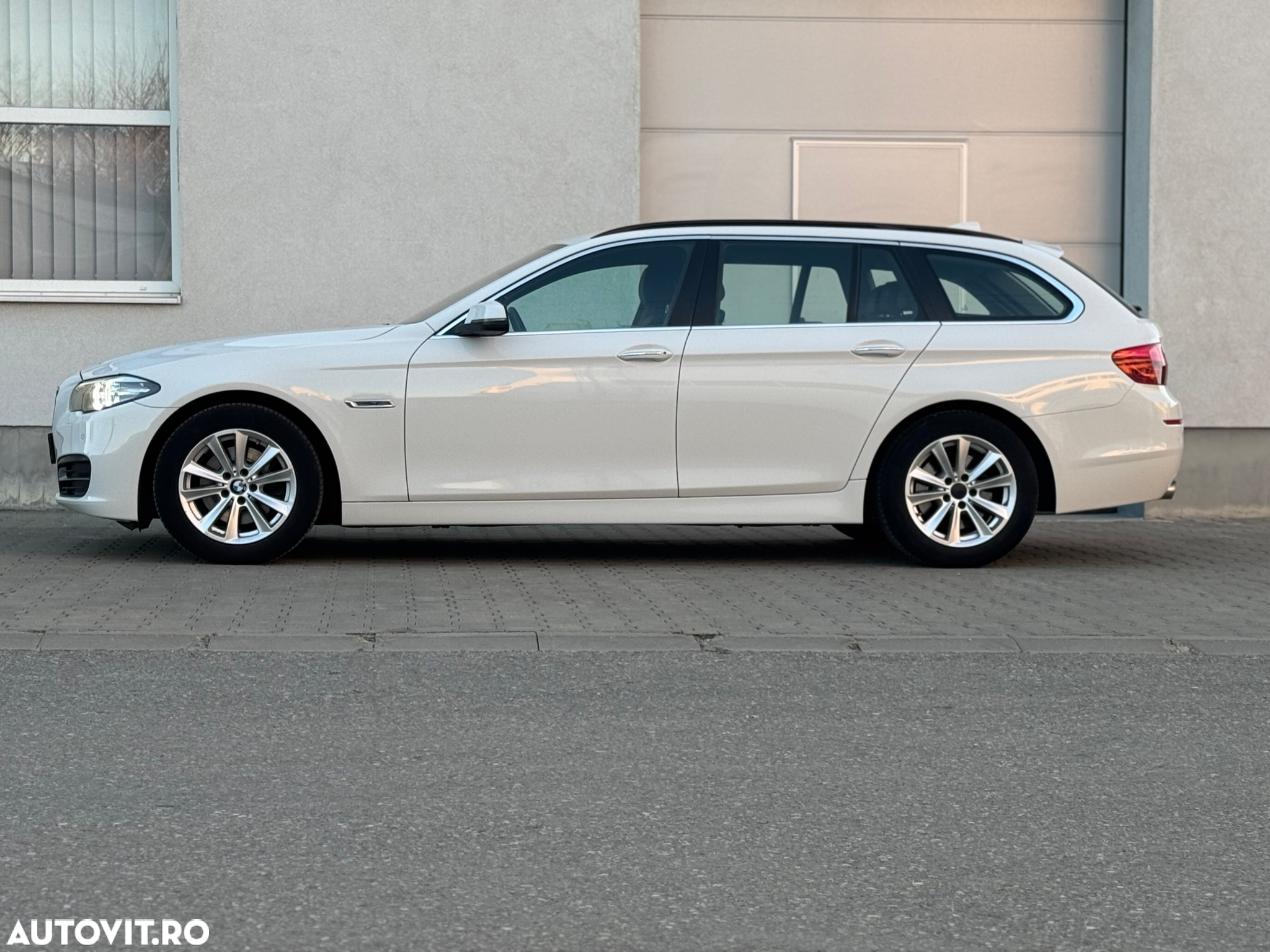 BMW Seria 5 520d xDrive Touring Aut. - 9