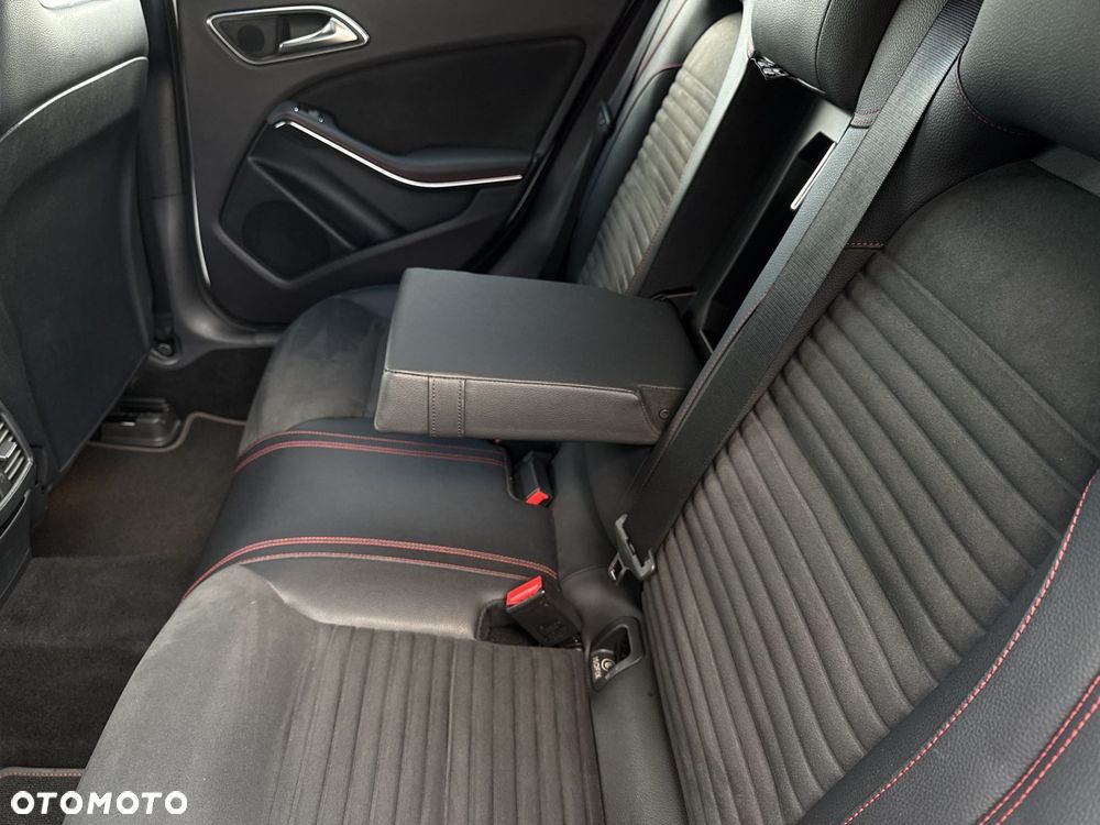 Mercedes-Benz GLA 200 7G-DCT AMG Line - 14