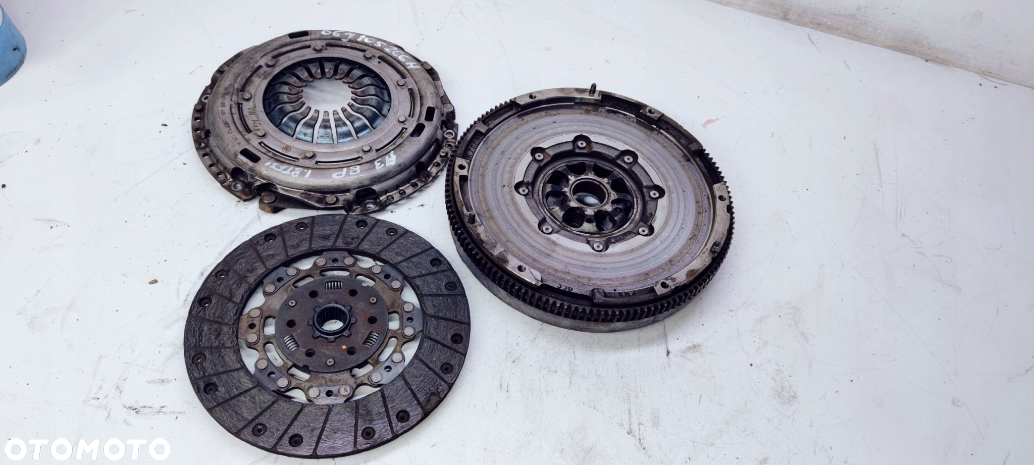 SPRZĘGŁO KOŁO DWUMAS AUDI VW 1.8 TFSI 06J105266H - 2