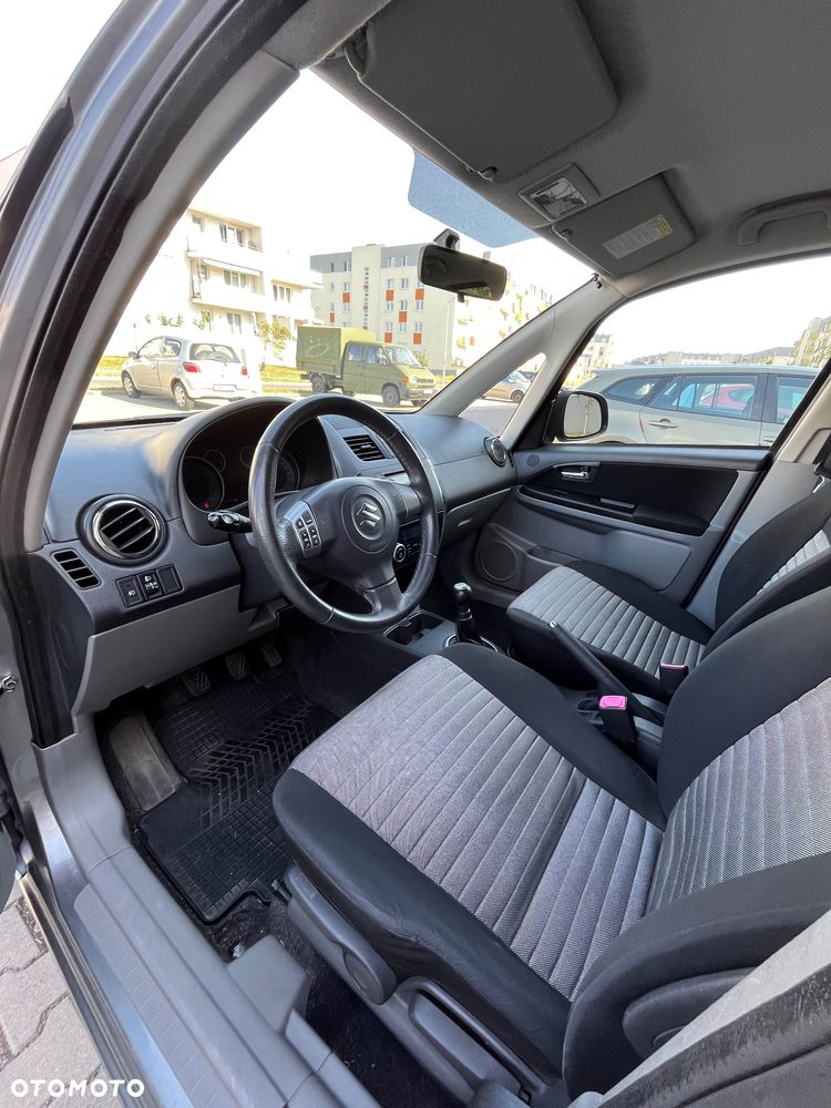 Suzuki SX4 1.6 Premium - 23