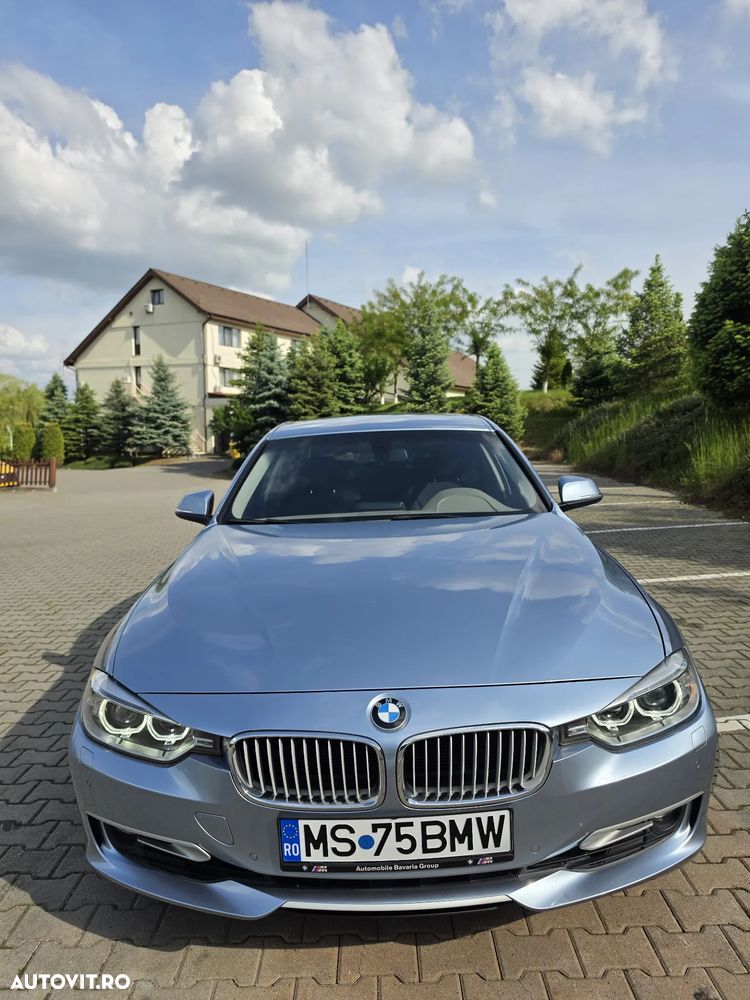 BMW Seria 3 320i - 12