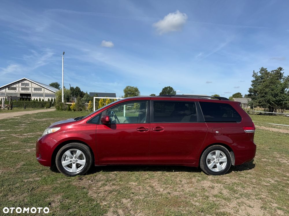 Toyota Sienna 3.5 V6 - 1