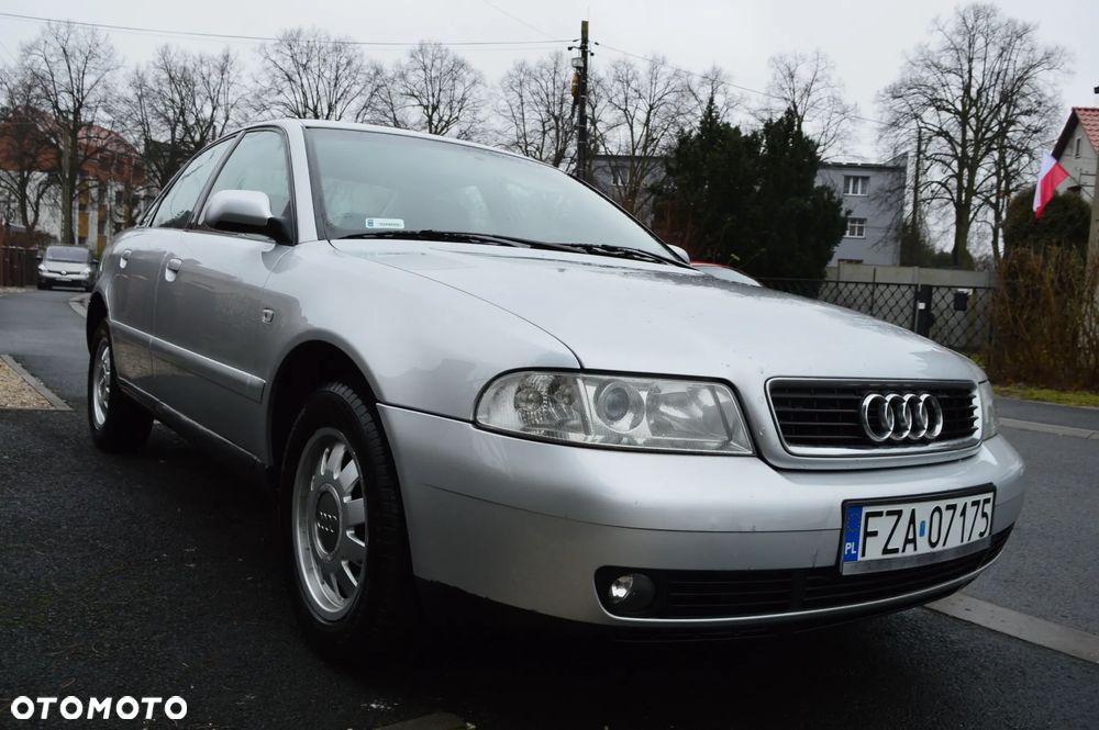 Audi A4 Limousine 1.8 - 6