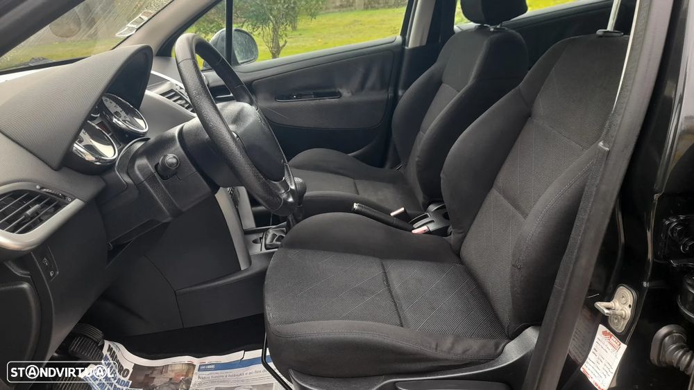 Peugeot 207 1.4 16V Trendy - 15