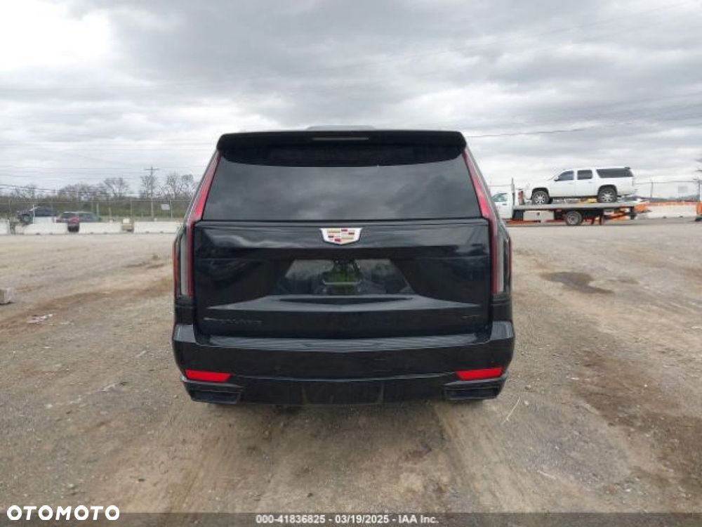 Cadillac Escalade - 4
