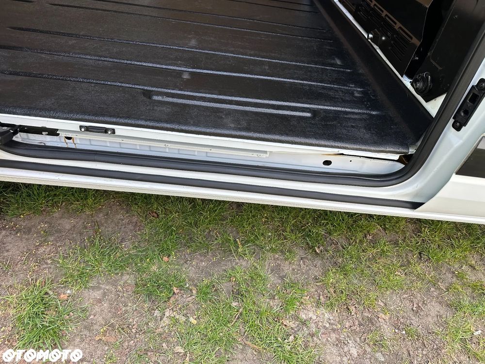 Ford TRANSIT CUSTOM - 23