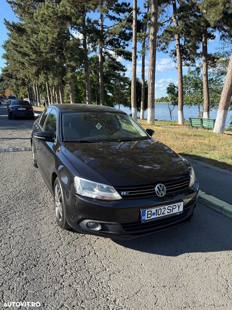Volkswagen Jetta - 1