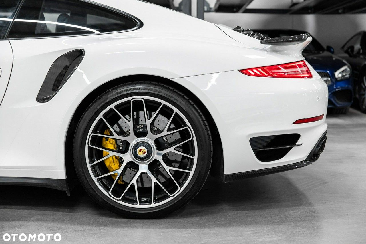 Porsche 911 Turbo S - 17