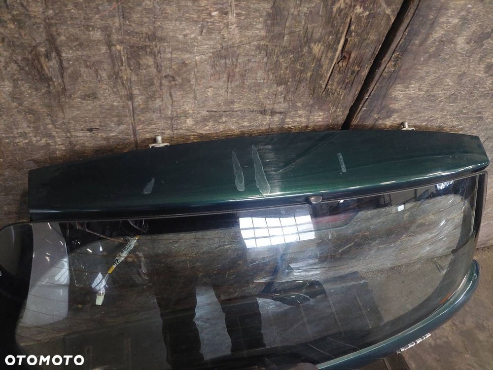 KOMPLETNY TYŁ KLAPA BAGAŻNIKA ZDERZAK TYŁ LAMPY TOYOTA YARIS I 6R4 - 8