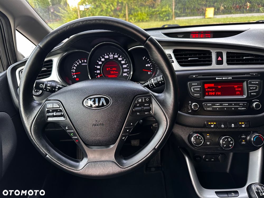 Kia Ceed 1.6 GDI Fifa World Cup Edition - 30
