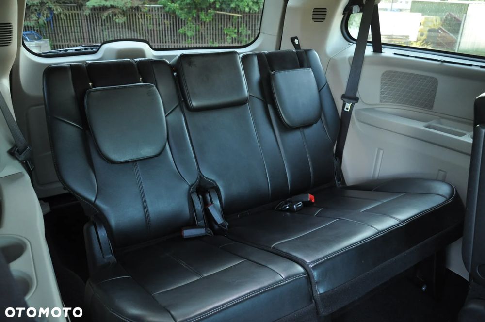 Chrysler Town & Country 3.6 Limited - 33