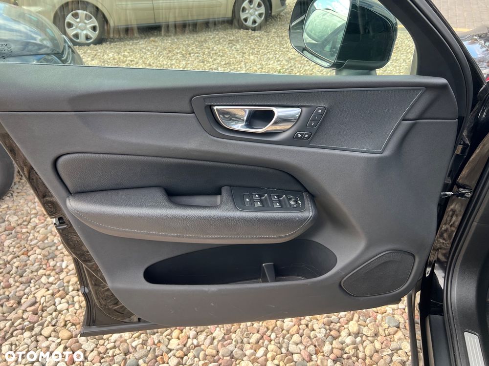 Volvo XC 60 D3 Drive-E R-Design Momentum - 15