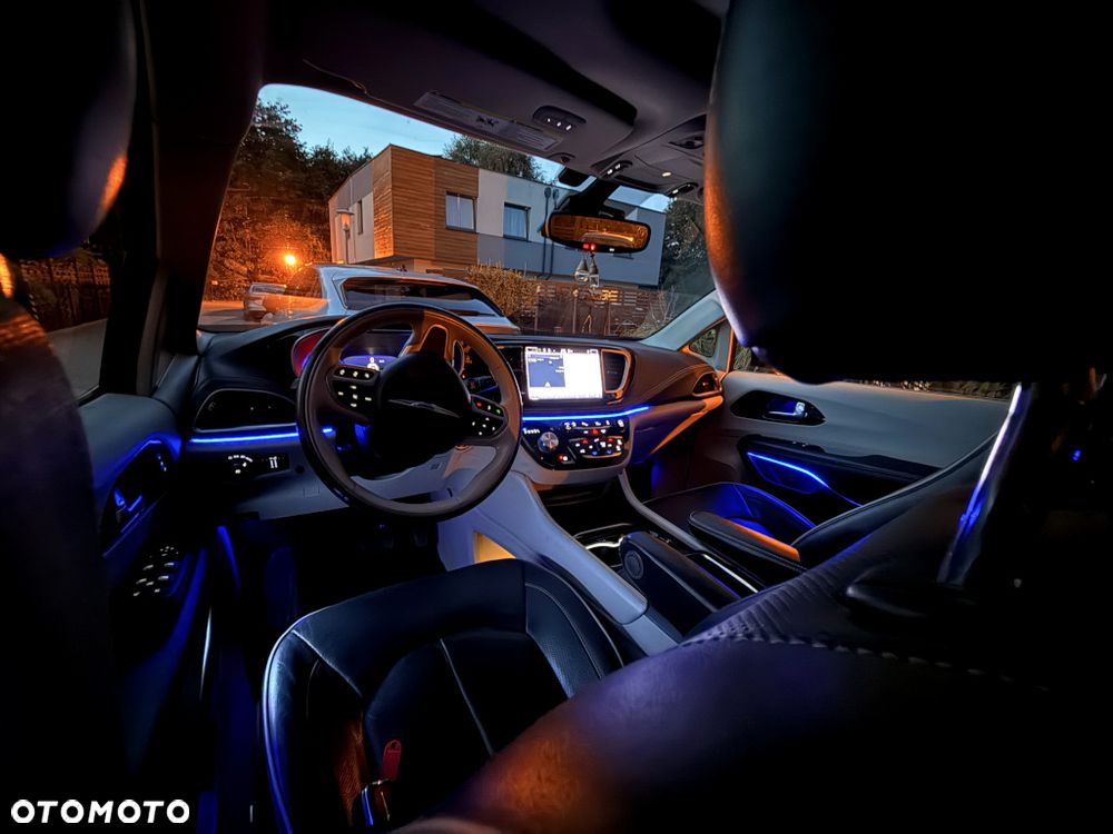 Chrysler Pacifica - 35